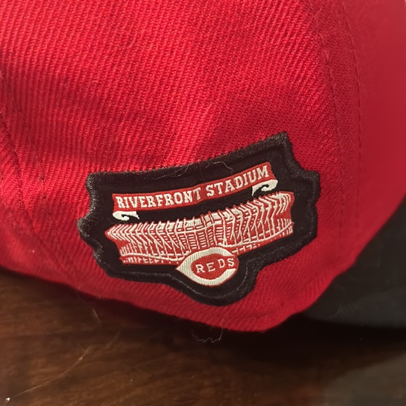 MLB REDS HAT - Picture 2 of 3